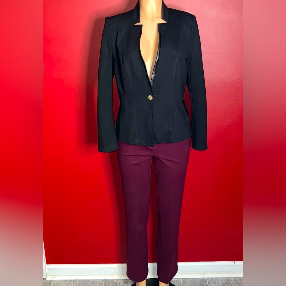 2 piece Anne Klein medium blazer and pants size 8.